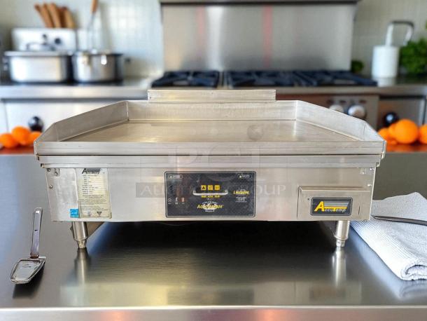 AccuTemp GGF1201A3650-T1 36" gas griddle, excellent condition, stainless steel, thermostatic controls, tested and working.