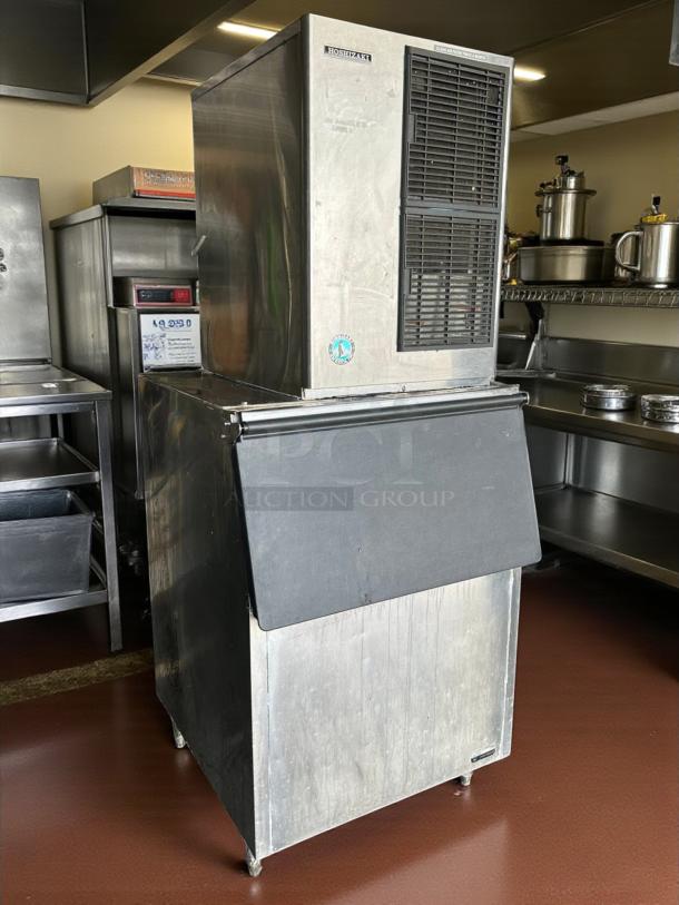 Hoshizaki KM-515MAH ice maker with B-500SD storage bin, excellent condition, 517 lb/day capacity, stainless steel.