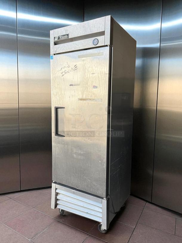 True T-23-HC reach-in refrigerator, 23 cu.ft, stainless steel, excellent condition, tested and working, visible markings.