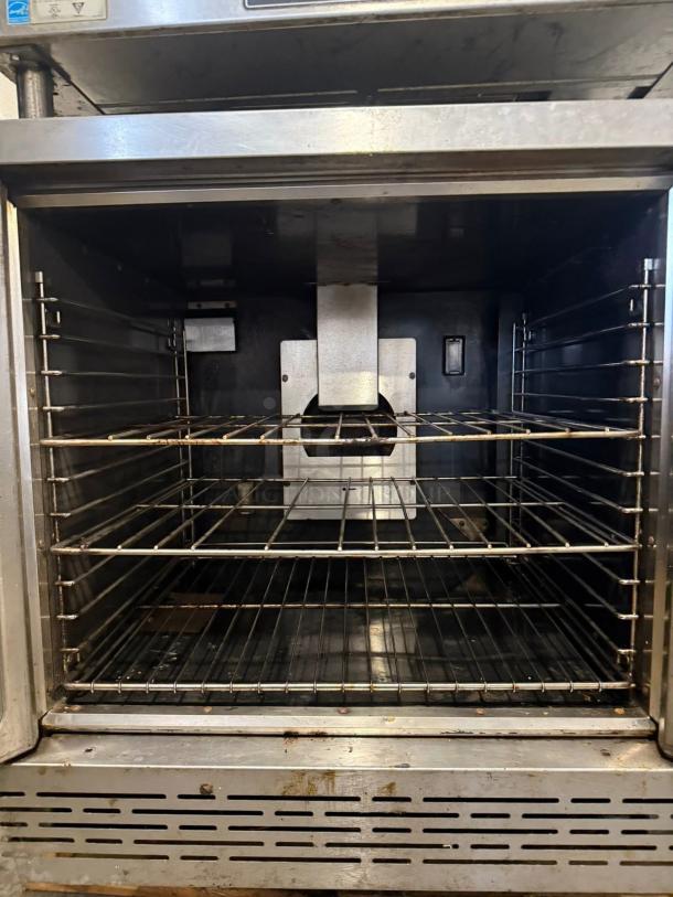 Imperial PCVG-1 Turbo-Flow gas convection oven, single deck, great condition, tested and working, interior view.