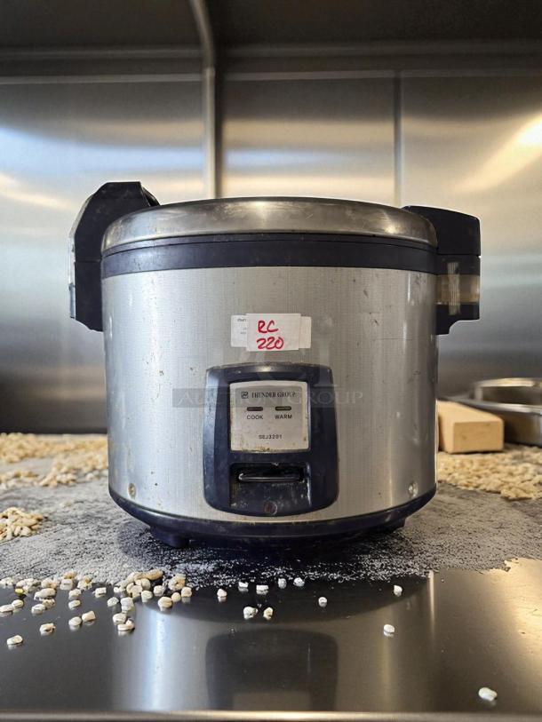 Thunder Group SEJ3201 30 Cup Electric Rice Cooker-Warmer, excellent condition, digital controls, tested and working.