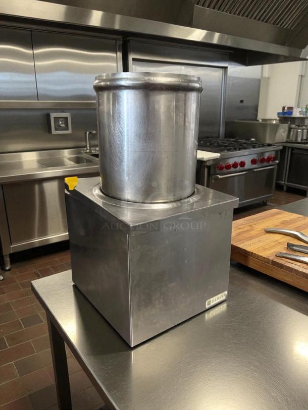 Server 3 qt All Purpose Dipper Style Warmer, Model 92000, 120v; stainless steel, great condition, tested and working.