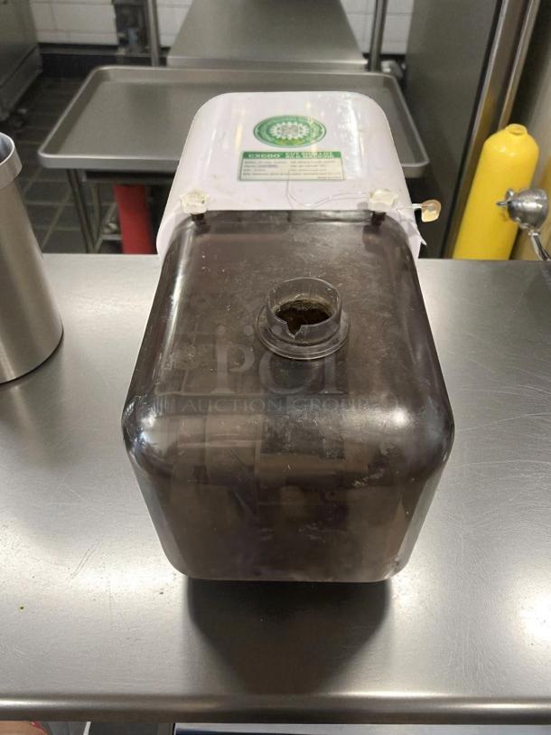 CXCGO XC-188A electric green onion cutter, tested and working, features large transparent container, visible model label.
