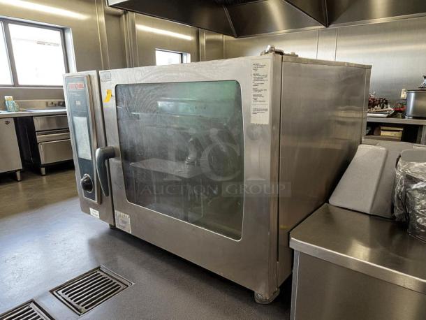 Rational SCC62G Combi Oven/Steamer in great condition, stainless steel, natural gas, tested and working, clear front panel.