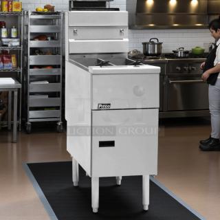 Pitco SG14TS natural gas floor fryer, 20-25 lb. capacity, split pot, 100,000 BTU, tested and working condition.