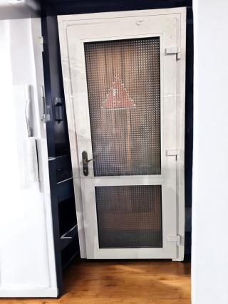 Outstanding Condition – Commercial Walk-In Cooler Door – 36