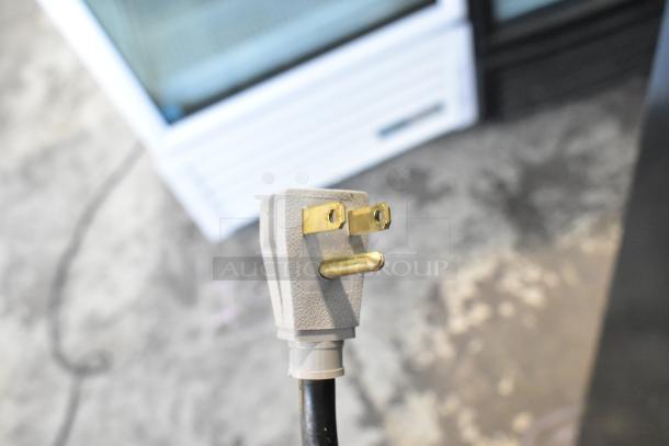 Close-up of the plug for a 2019 True GDM-41SL-48-HC-LD commercial cooler, 115 volts, 1 phase.