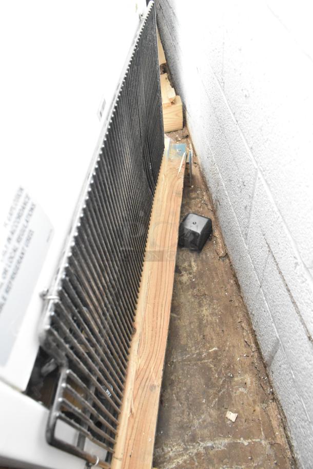 2021 True TSCI-600R-G-PH commercial cooler part detail, showing metal construction and poly-coated rack for durability.
