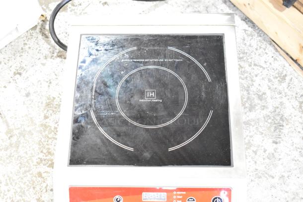 BRAND NEW Avantco 17IC3500 stainless steel induction range, single burner, electric powered, 208-240V, 1 phase, in box.