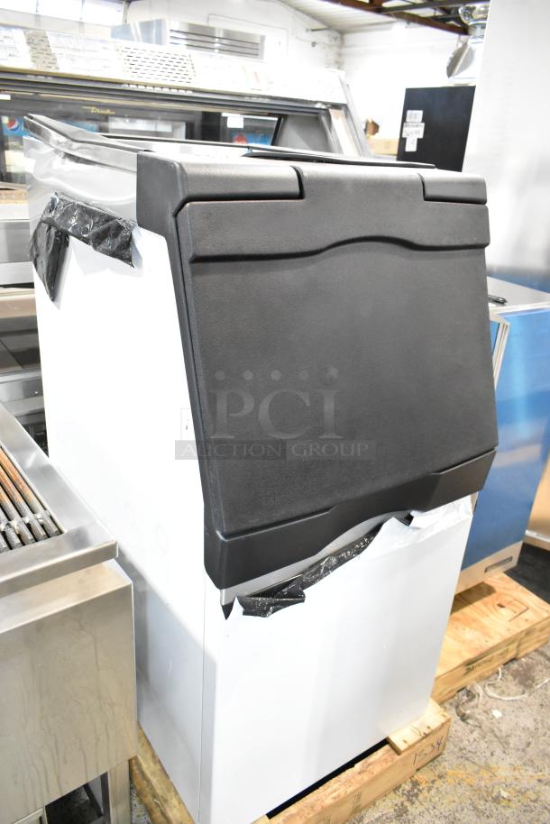 2021 Avantco 194BIN40022 Ice Storage Bin, metallic alloy exterior, 383 lb capacity. Brand new with minor scratches.