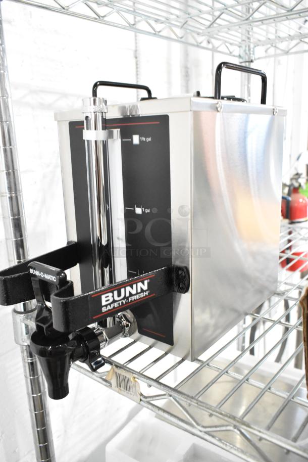 BRAND NEW Bunn 20950.0004 1.5GPR-FF Coffee Server, 1.5 gallon, top handles, fast flow faucet, minor scratches and dents.