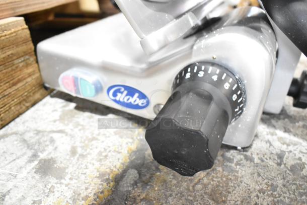 Globe G10 10" Manual Gravity Feed Slicer, brand new, scratch and dent, with blade sharpener, 1/3 hp, 115V, 1 Phase.