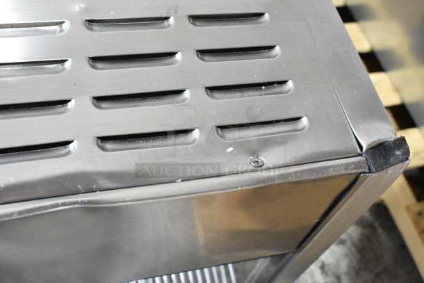 Stainless steel ServIt 423PDW18D1S display warmer with minor dents, vented design, corner guard, and modern finish.