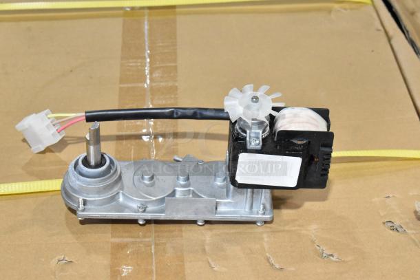 Brand new K935 unit with visible electrical connectors and Maxair BT110 fan component. Scratch and dent condition.