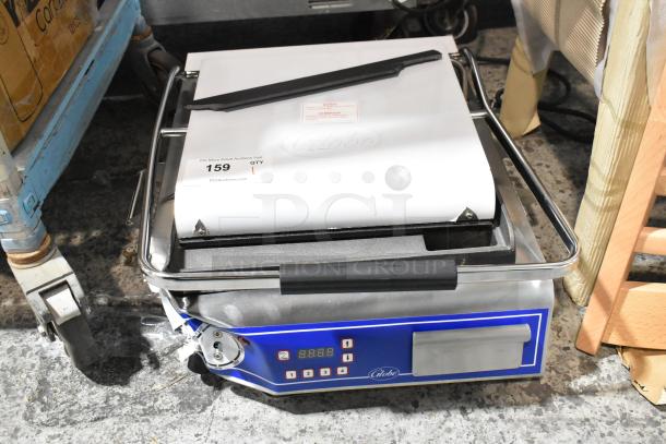 BRAND NEW Globe GSG14D Stainless Steel Sandwich Grill, smooth plates, 14" x 14" surface, 120V, 1 phase, visible dent.
