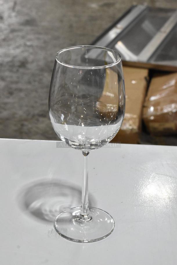 Acopa Select Flora 16 oz. wine glass, brand new, clear glass, customizable. Perfect condition, ideal for personalization.
