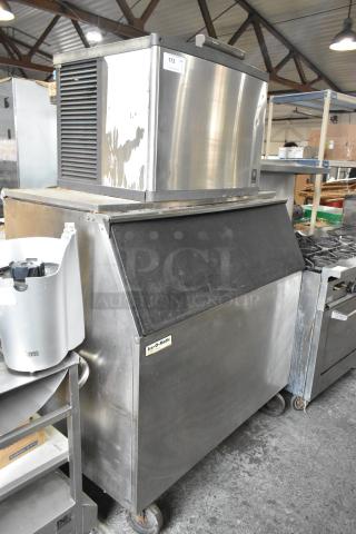 Manitowoc QD0452A Stainless Steel Commercial Ice Machine Head on Commercial Ice Bin. 115 Volts, 1 Phase. - Item #1208753