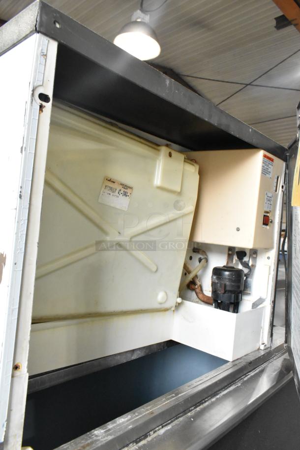 Manitowoc QD0452A stainless steel ice machine head on commercial bin, 115 volts, 1 phase, robust build, commercial use.