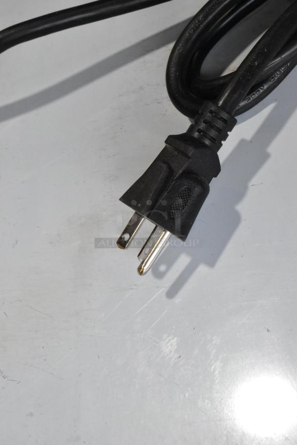 Power cord of Avantco 177CO32M stainless steel countertop convection oven, 208/240 volts, brand new with glass damage.