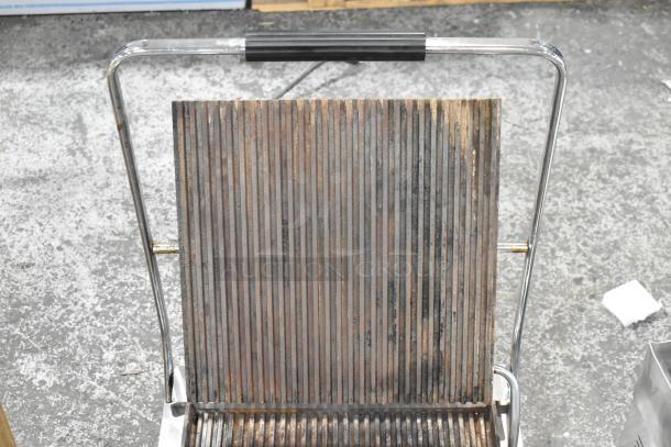 BRAND NEW Globe GPG14D sandwich grill with grooved plates, 14" x 14" surface, scratch and dent condition, 120V, 1 phase.