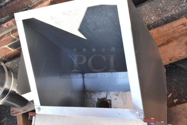 Brand new 2021 CaptiveAire CASRE13BD metal commercial power ventilator. Durable construction, ideal for exhaust air systems.