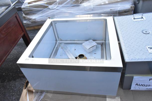 5 new Regency items: stainless steel mop sink (24"x24"x12", 16-gauge) and grease trap (40 lb, 20 GPM) with non-threaded connections.