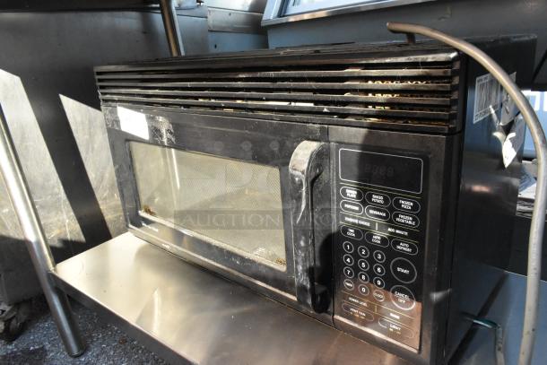 Magic Chef MCO160UB countertop microwave, 120V, 1 phase, visible wear, with control panel and handle, includes plate.