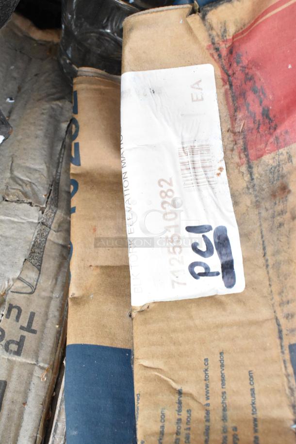 Cardboard box with a label showing "BLKTORK ELEVATION MAN," item number 71.255510282, marked "PC1." Visible wear and tear.