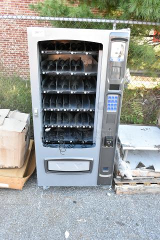 BRAND NEW SCRATCH AND DENT! Seaga ENV4S 32-Item Ambient Vending Machine / Snack Merchandiser w/ Seaga Payment Acceptor with Credit Card Reader. See Pictures for Broken Glass. 115 Volts, 1 Phase. - Item #1208881