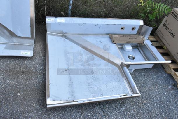 BRAND NEW Regency 600DDTL48L 4' 16-gauge stainless steel soiled L-shape dishtable, left landing, scratch and dent condition.
