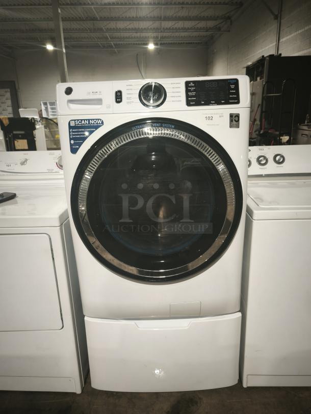 GE 4.8 CuFt High-Efficiency Smart Front Load Washer, Model GFW550SSNWW, UltraFresh Vent, Microban, excellent condition.