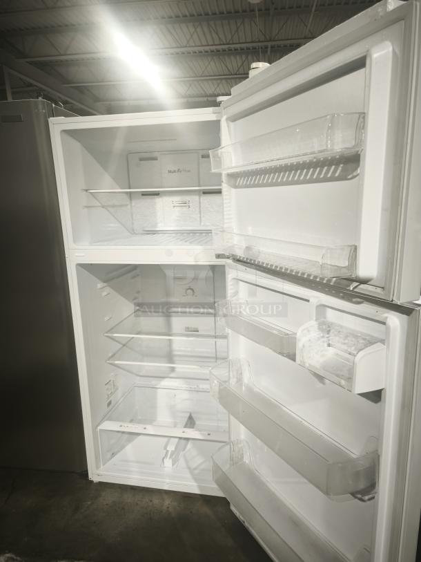 Criterion® refrigerator model 453-8090. Features include adjustable shelves, door bins, and "Multi Air Flow" technology. Excellent condition.