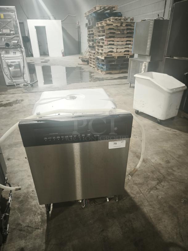 GE Built-In Full-Console Dishwasher, Model gsd3960L00ss, stainless steel finish, visible control panel, used condition.