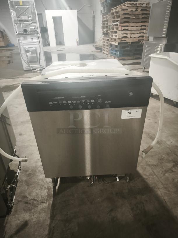 GE Built-In Full-Console Dishwasher, model gsd3960L00ss, stainless steel, full controls visible, used condition.