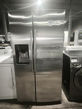 Samsung 24.5 Cu. Ft. Side-by-Side Refrigerator with In-Door Ice Maker - Item #1209099