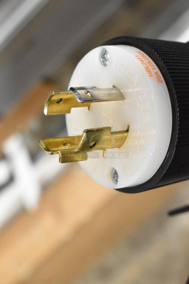 Close-up of the plug for Hatco GRHD-4PD heated display case. Features a 120/208V, 1 phase connection. Brand new.