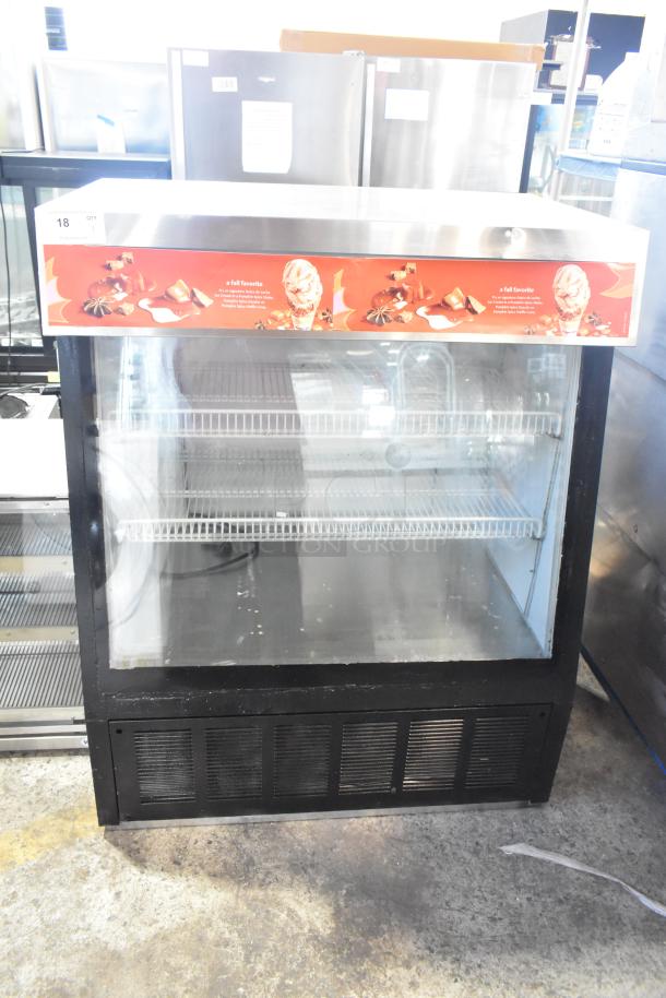 Master Bilt FTP-40 commercial deli display case, metal frame, glass front, 208/230V, 1 phase. Good condition.