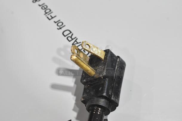 Rusty power plug for Master Bilt FTP-40 metal deli display case, 208/230 volts, 1 phase. Some wear visible.