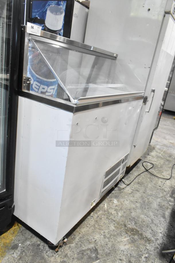Master Bilt HF100WWG/OL ice cream cabinet, metal, 208-230V, 1 phase, glass top, sturdy, good condition.