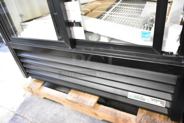 Brand new True Metal Commercial 2 Door Reach-In Cooler with scratch and dent. Comes with poly-coated racks. 115V, 1 Phase.