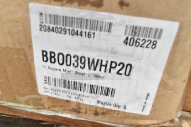 Cardboard box with label "11 Square Mad Bowl, 160oz," SKU: BB0039WHP20. Includes Easy Chopper, Steak Knives.