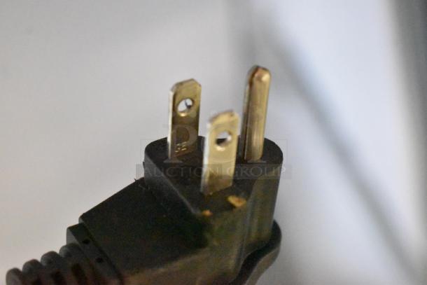 Close-up of a three-prong plug from a 2021 Iarp GDC LARGE cooler merchandiser, 115 volts, 1 phase.