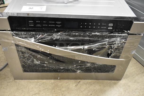BRAND NEW scracthed KoolMore KM-MD-1SS stainless steel microwave drawer. Notable glass damage. 120 Volts, 1 Phase.