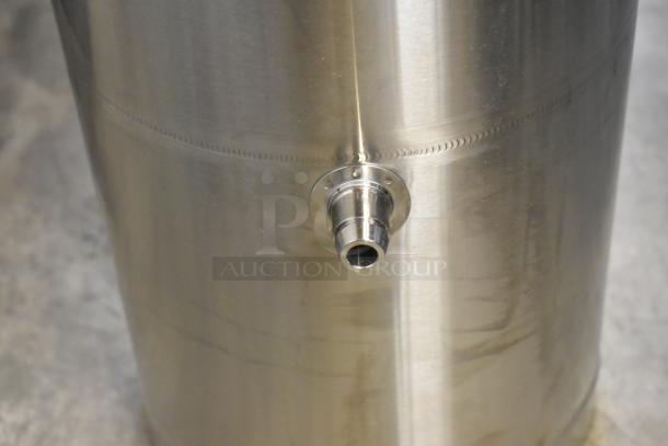 Brand new Bunn 34100.0001 TDO-5 Iced Tea Dispenser, 5-gallon capacity, scratch and dent condition, solid plastic lid.