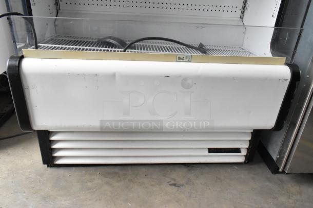 True TAC-48GS-LD open grab merchandiser, metal body, 115 volts, 1 phase, minor wear; perfect for commercial use.