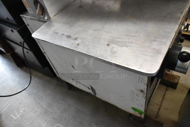Fujee HFS-350S commercial meat slicer, 220V, metal body, floor style. Minor surface marks, robust condition.
