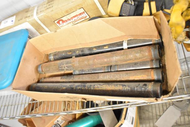 Tier lot with stand, rusted metal pipes, and yellow strap. Box shows "Dragonman" label plus labels with specifications.