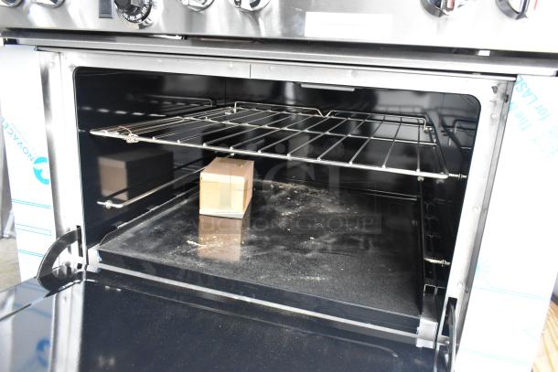 BRAND NEW Southbend S361D 36" natural gas 6-burner range with oven, 203,000 BTU, scratch and dent condition.