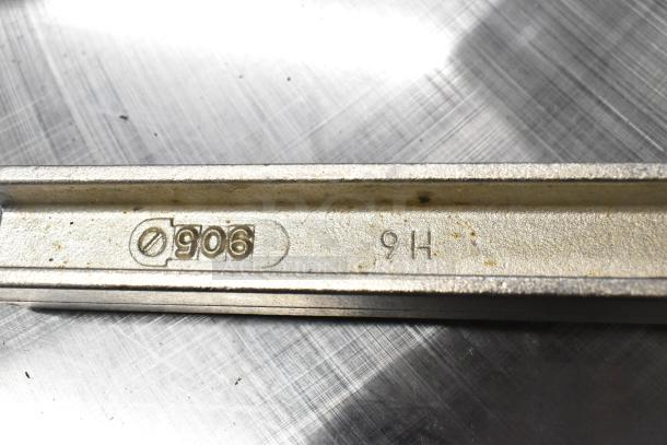 BRAND NEW Edlund 905 metal commercial can opener with mount, slight scratches and dents, showing model and serial markings.