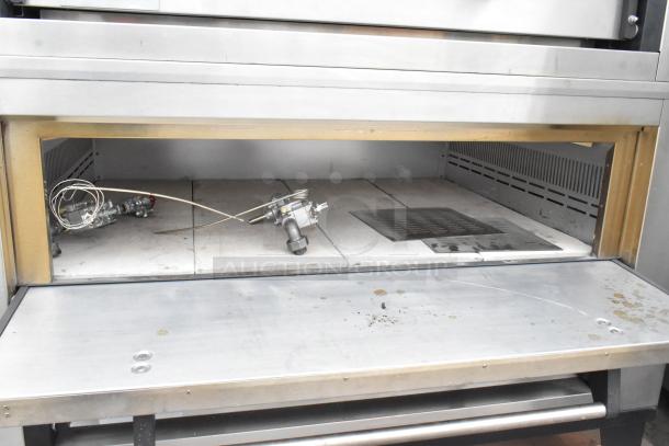 Marsal & Sons SD448 stainless steel single deck pizza oven with cooking stones, natural gas, 95,000 BTU, interior view.